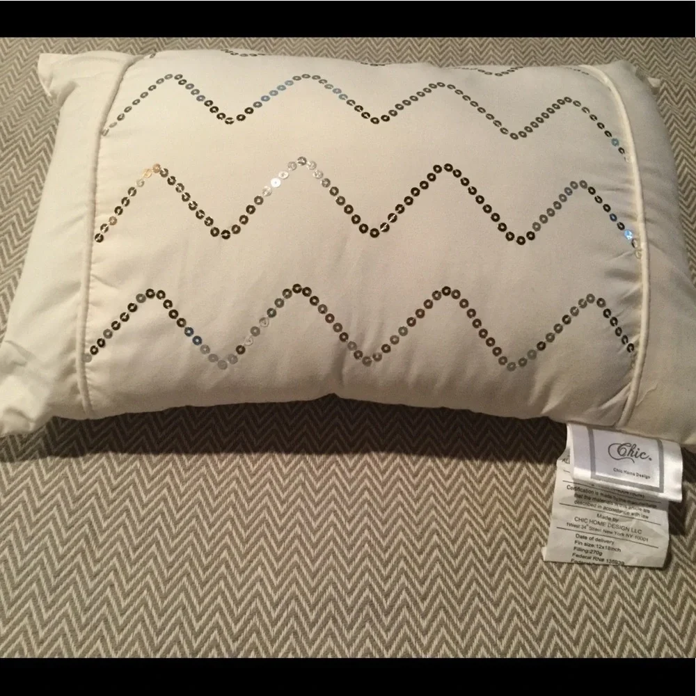 Chic Home Design Throw Pillow
